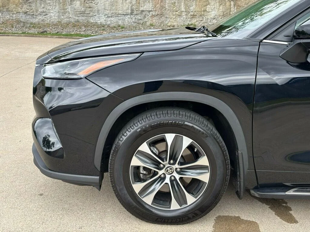 Used 2022 Black Toyota XLE image 37