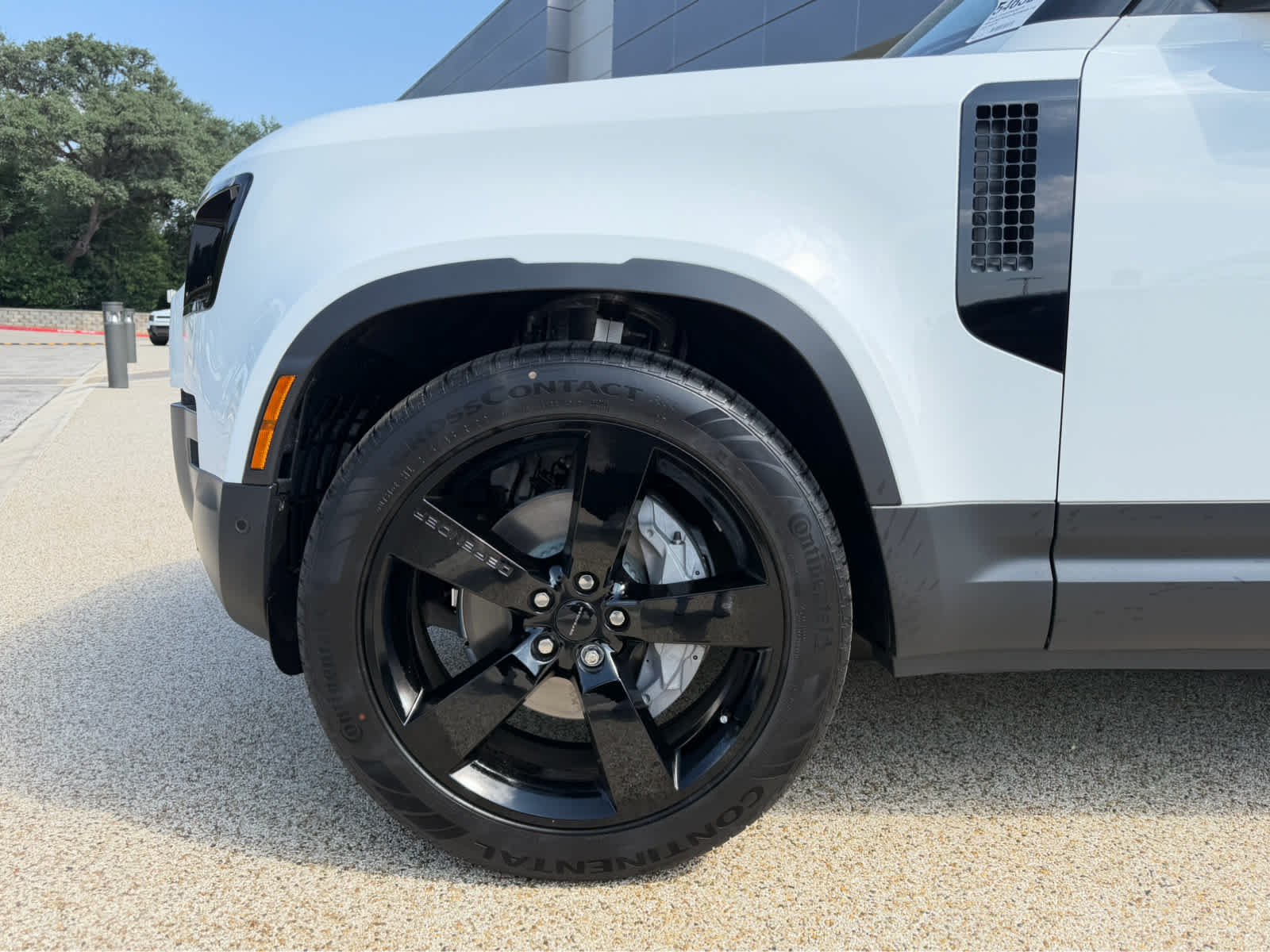 New 2026 Fuji White Land Rover S image 7
