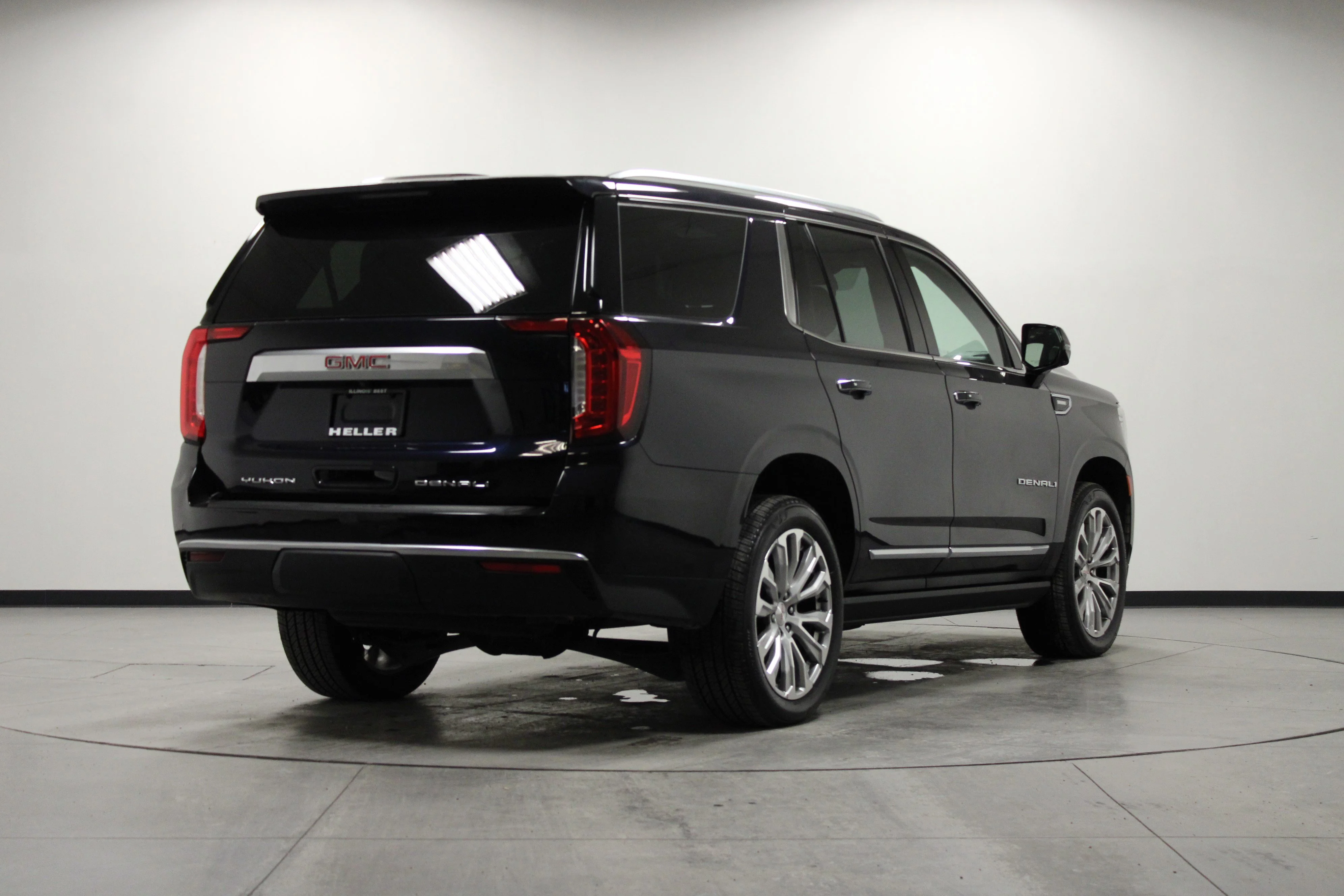 Used 2022 Midnight Blue Metallic GMC Denali image 4