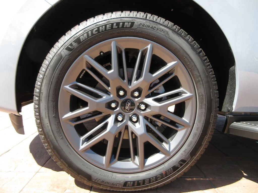 New 2026 Glacier Gray Metallic Tri-Coat Ford Platinum image 9
