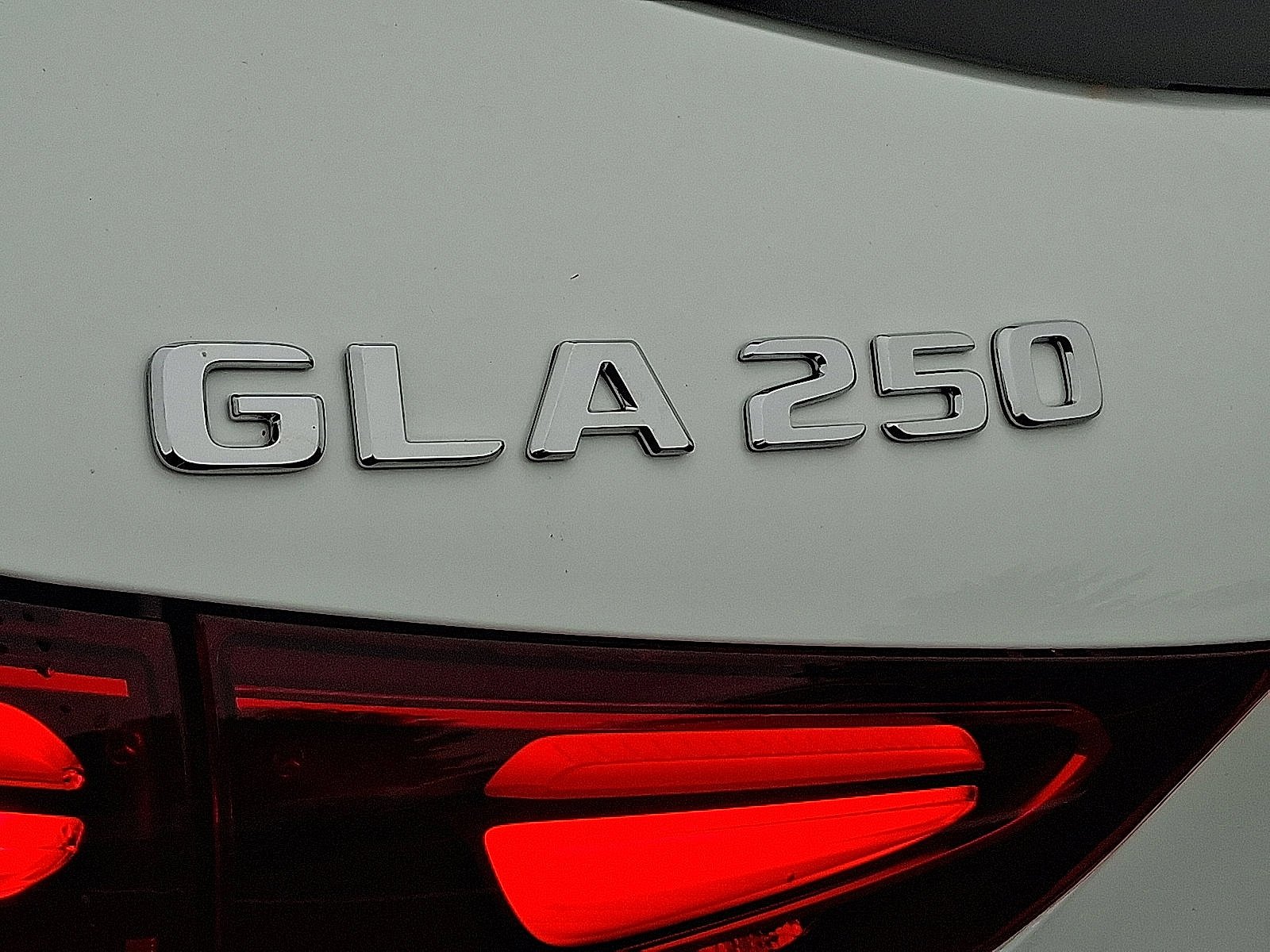 Used 2026 Polar White Mercedes-Benz GLA 250 image 15