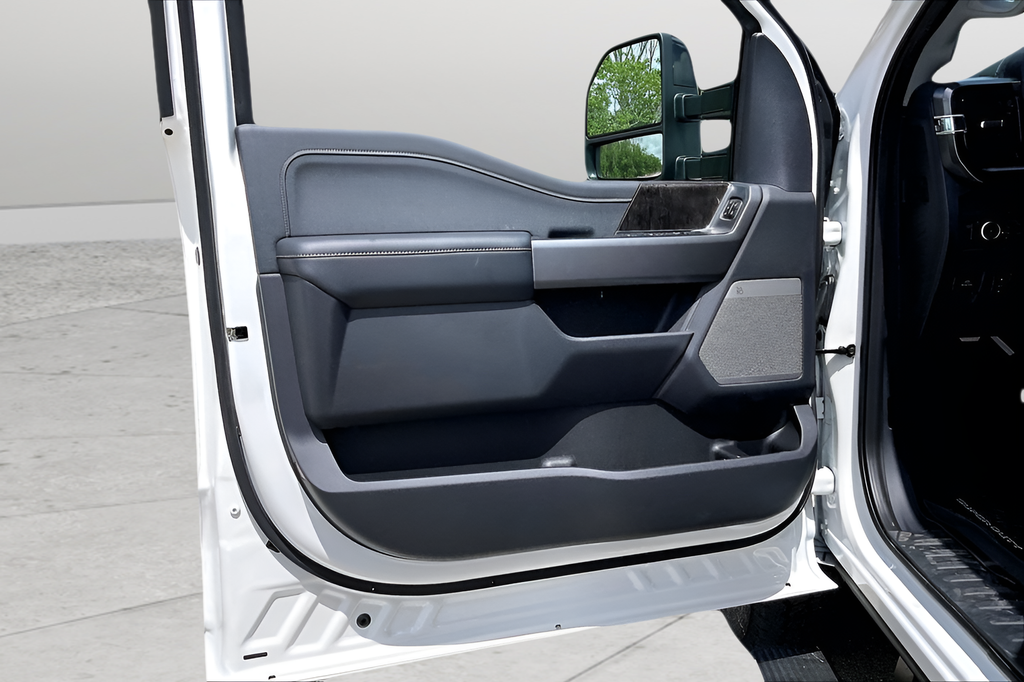 New 2026 Star White Metallic Tri-Coat Ford Lariat image 14