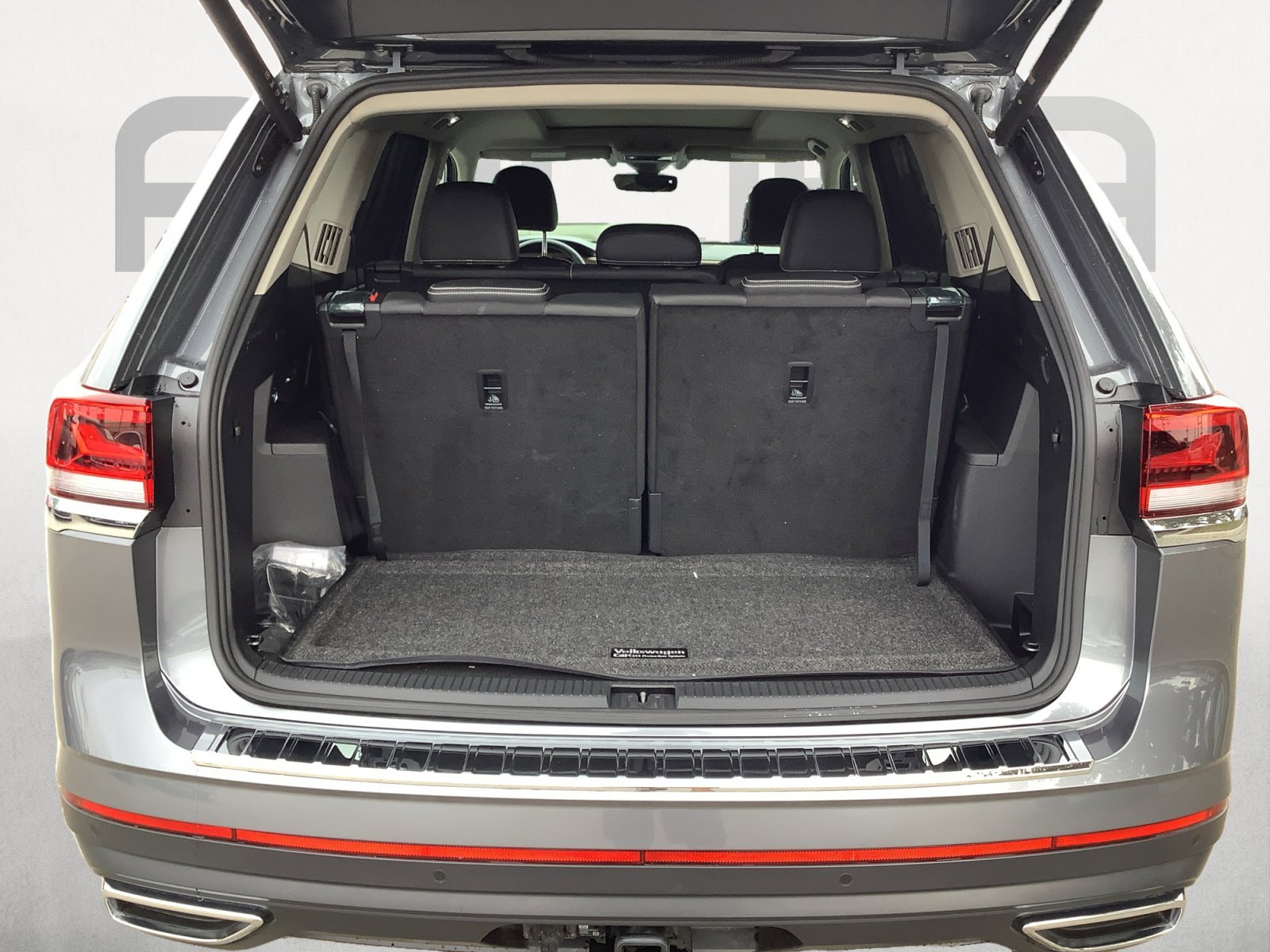 2025 Volkswagen Atlas SE w/Tech - Photo 10