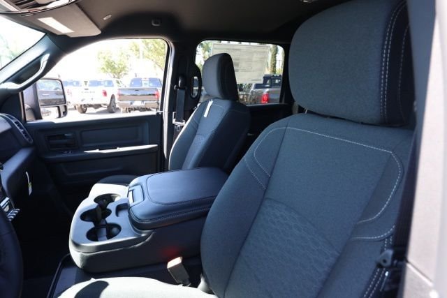 New 2026 Diamond Black Crystal Pearl-Coat Exterior Paint RAM Tradesman image 14