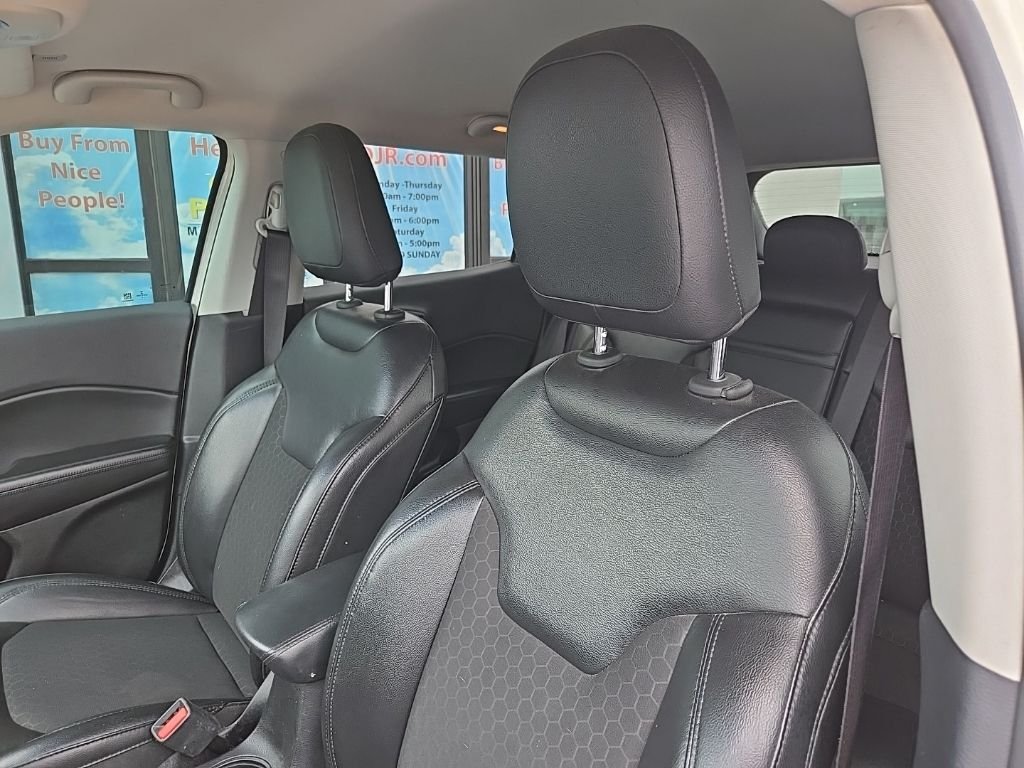 Used 2018 White Jeep Latitude image 29