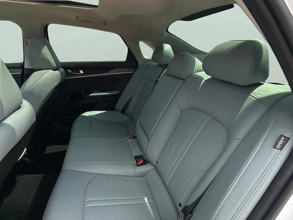 Certified Used 2023 Glacial White Pearl Kia EX image 28