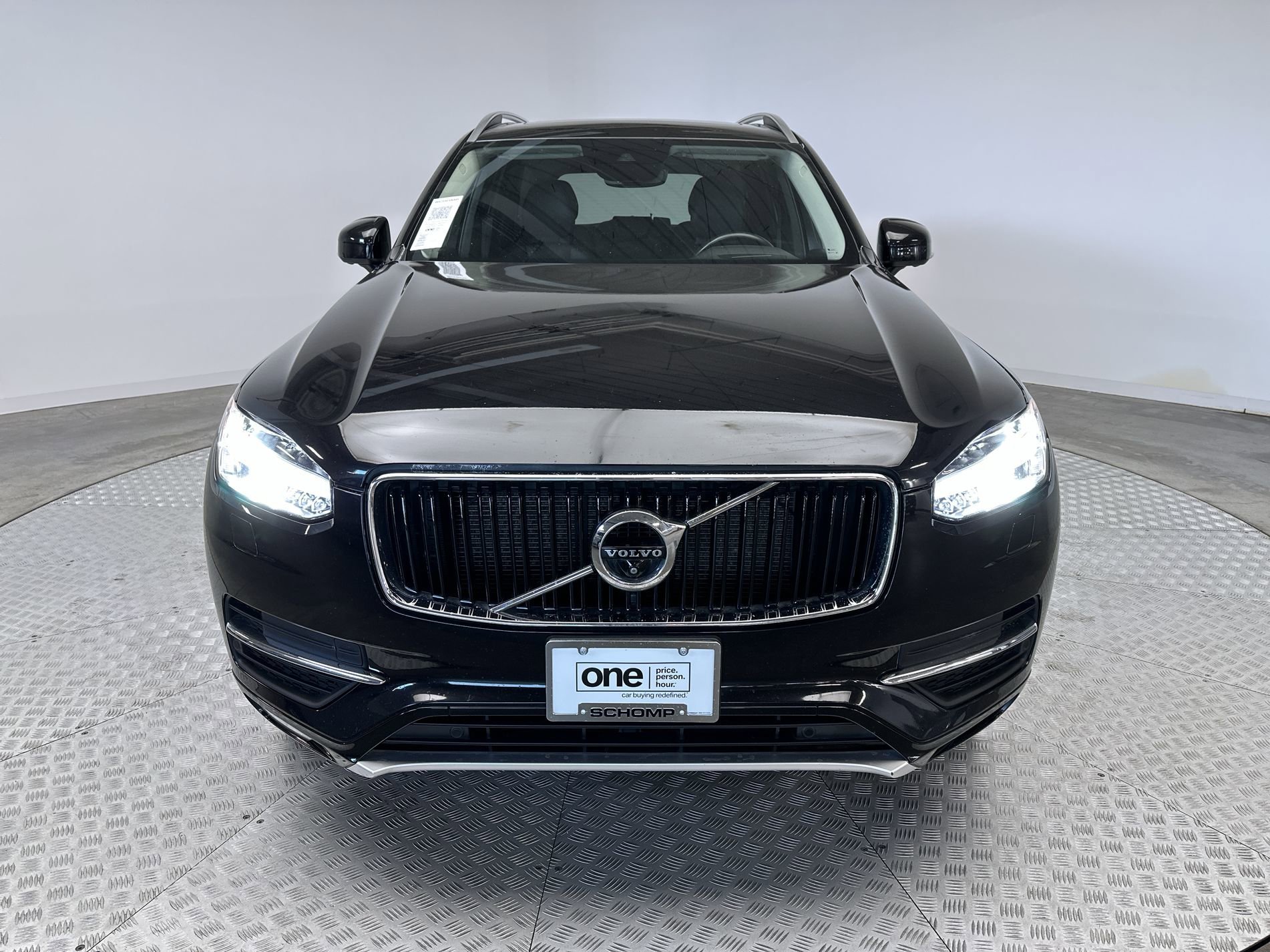 Used 2018 Onyx Black Metallic Volvo Momentum image 30