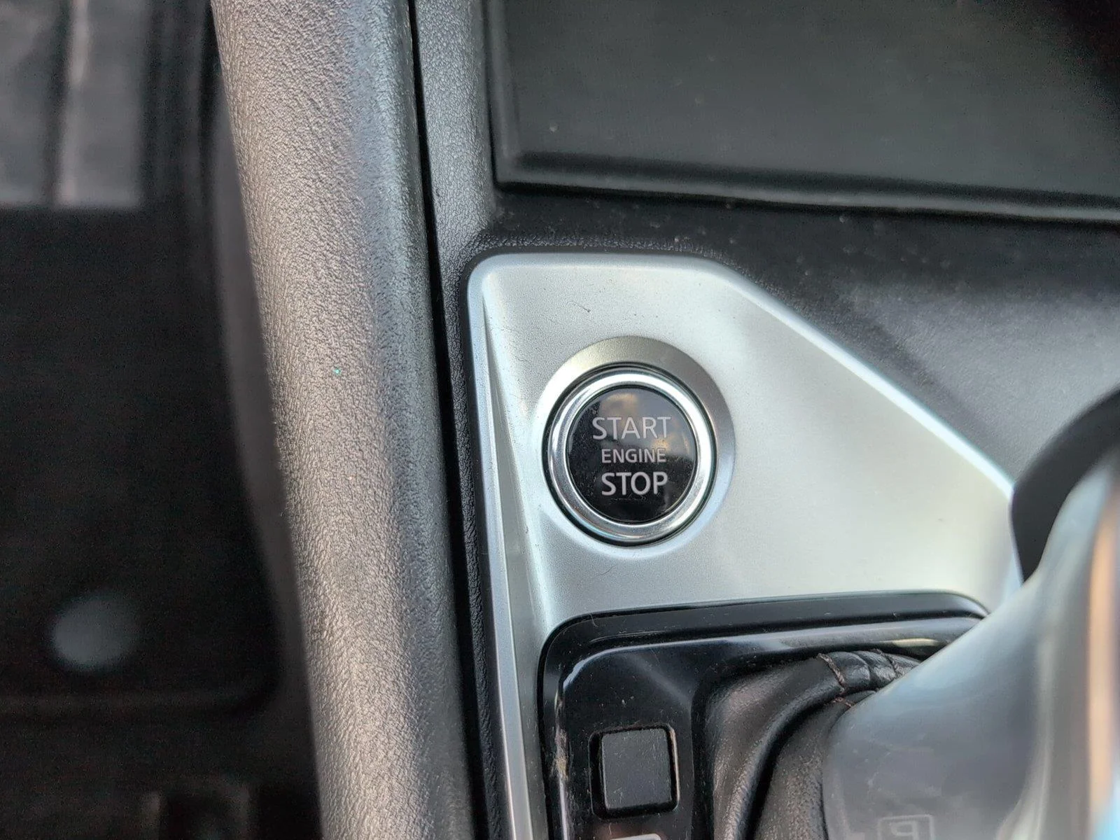 Used 2022 Gun Metallic Nissan 2.5 SV image 22