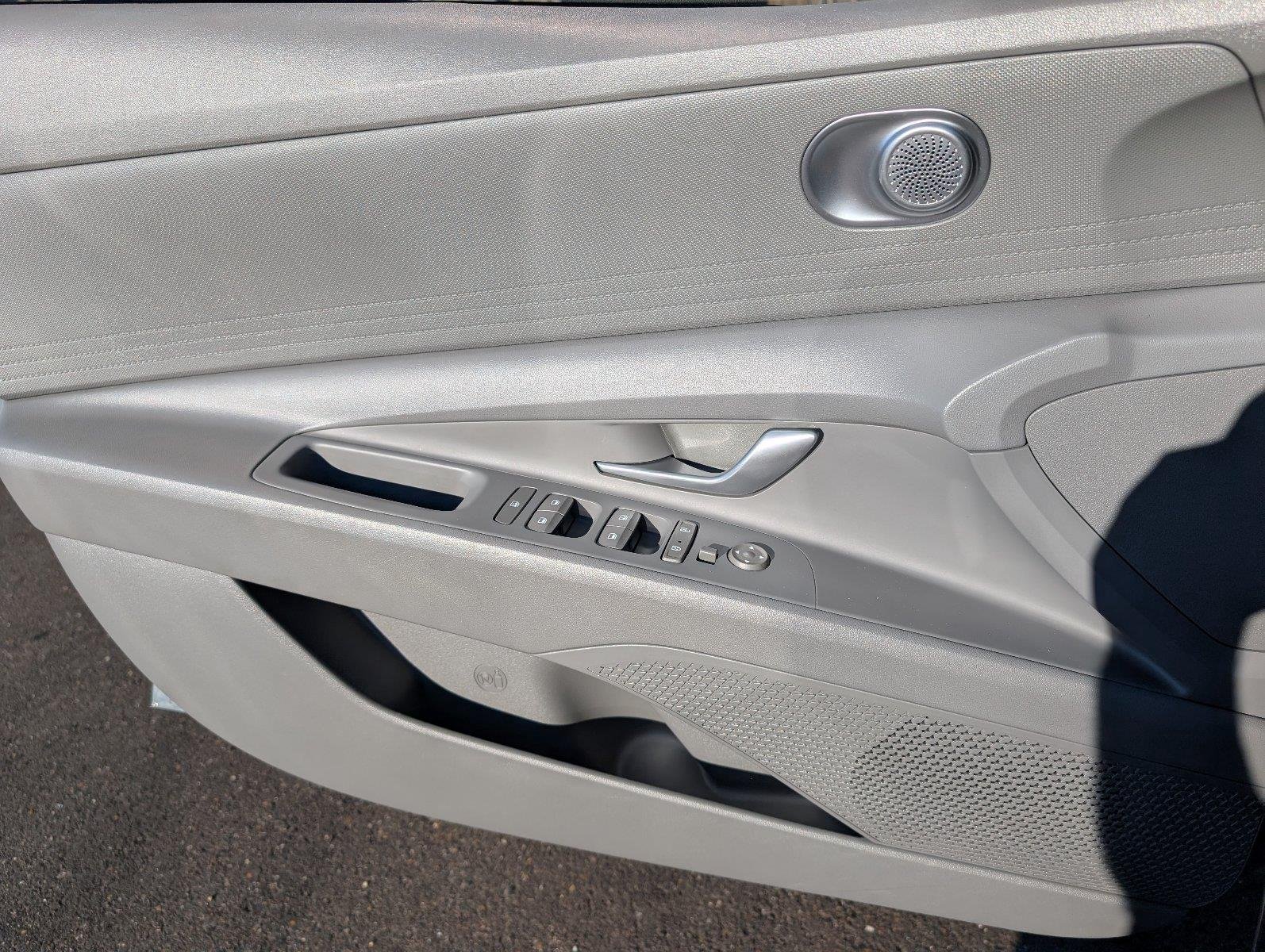 Used 2023 Electric Shadow Hyundai SEL image 16