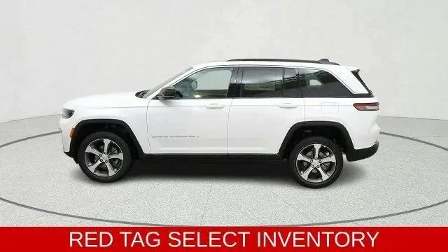 New 2026 Bright White Clear-Coat Exterior Paint Jeep Limited image 5