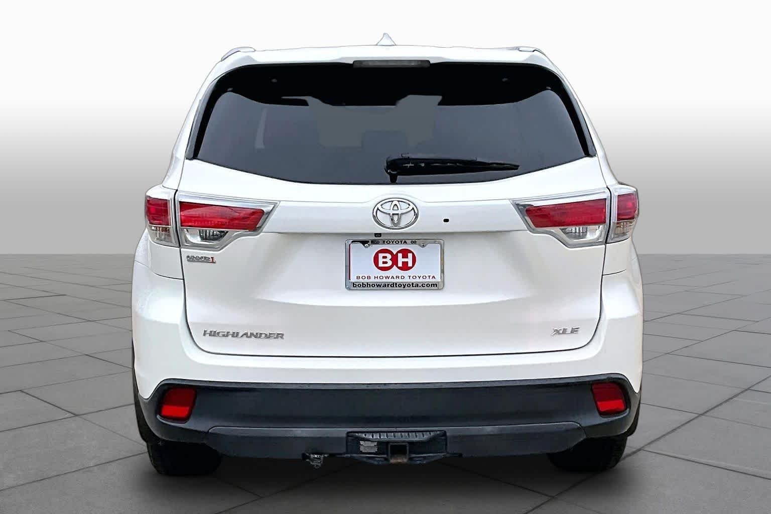 Used 2014 Blizzard Pearl Toyota XLE image 5