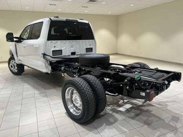 New 2027 Star White Metallic Tri-Coat Ford F-550® Platinum image 3