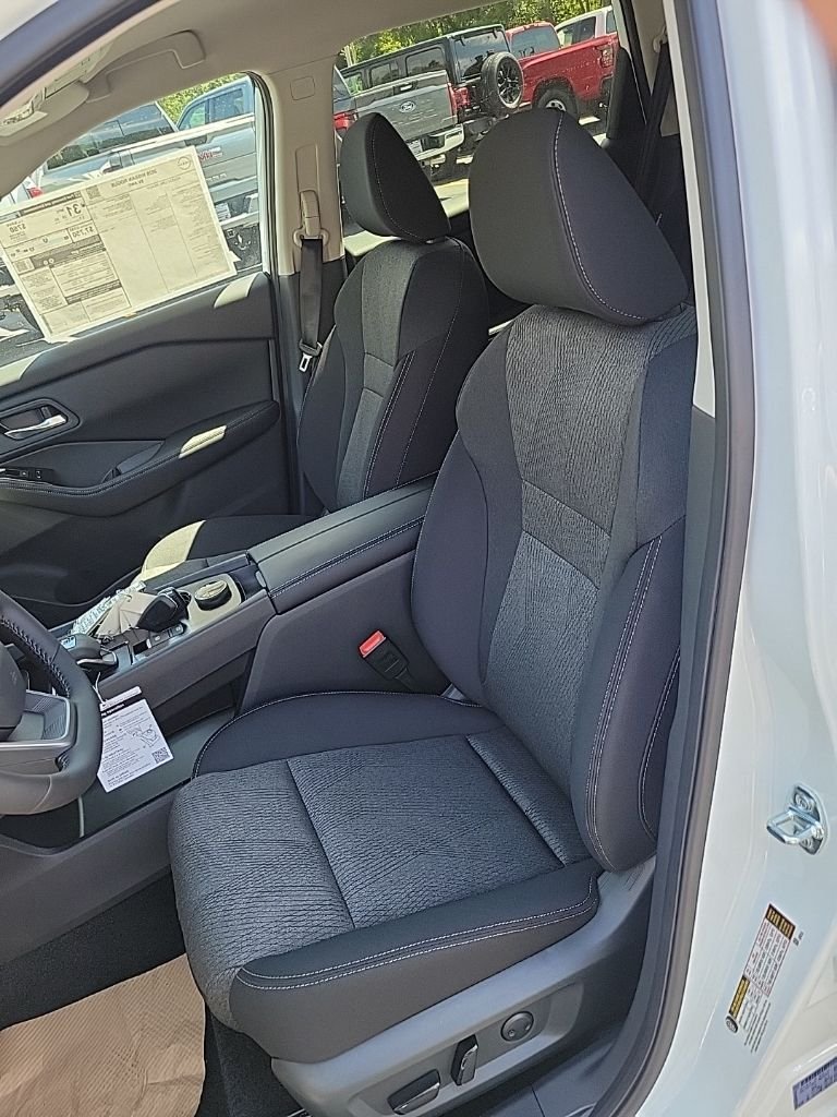 2026 Nissan Rogue SV - Photo 17