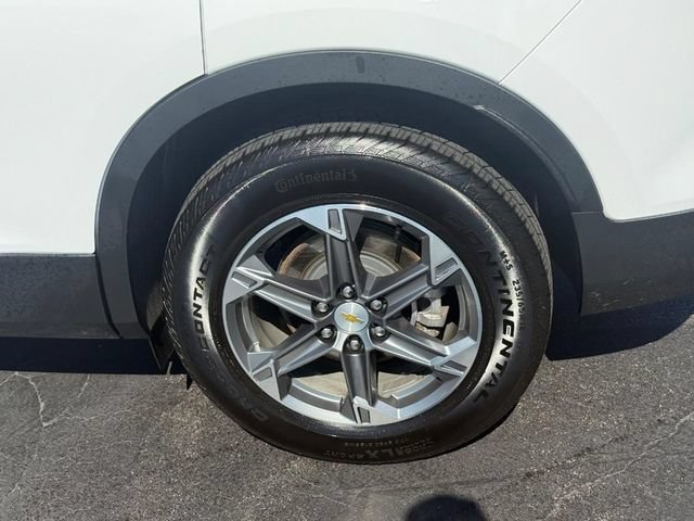 Used 2024 Summit White Chevrolet 2LT image 4