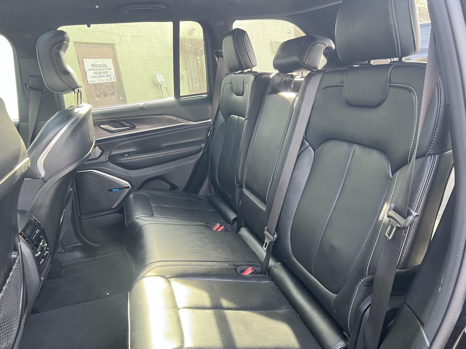 Used 2022 Diamond Black Crystal Pearlcoat Jeep Overland image 14