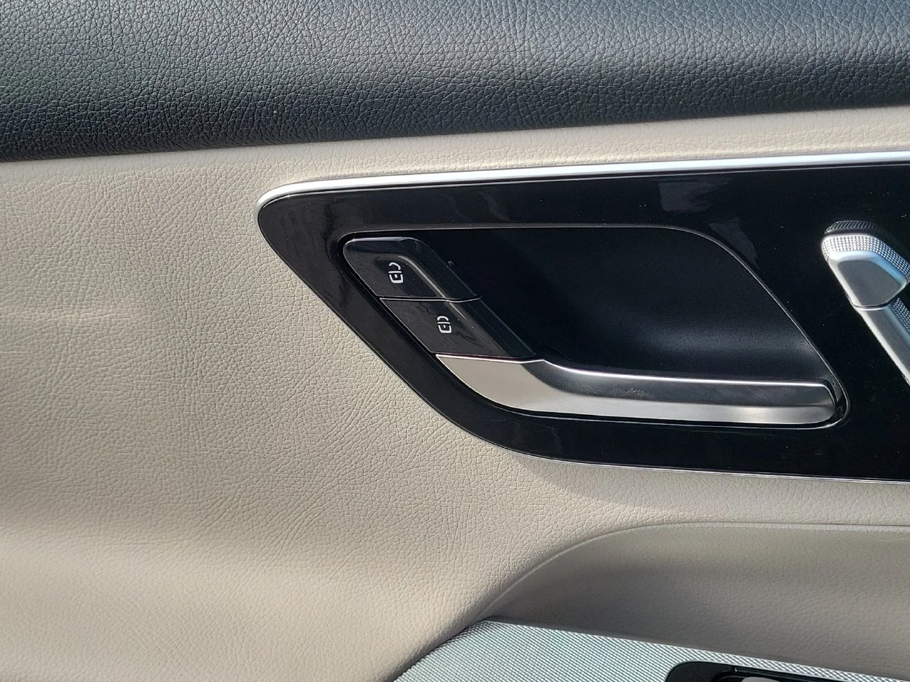 Certified Used 2026 Black Mercedes-Benz GLC 300 image 25