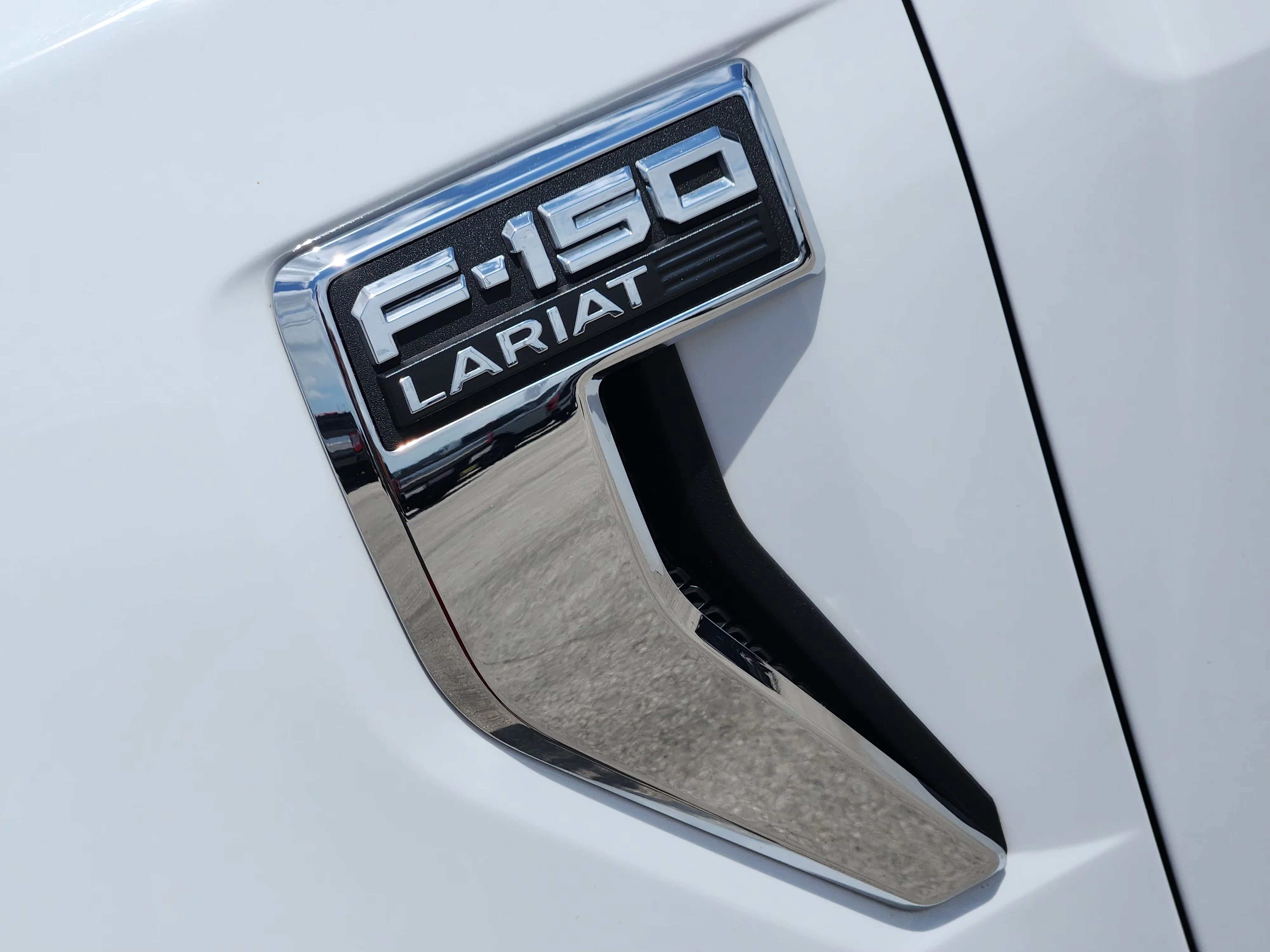 Used 2021  Ford Lariat image 12