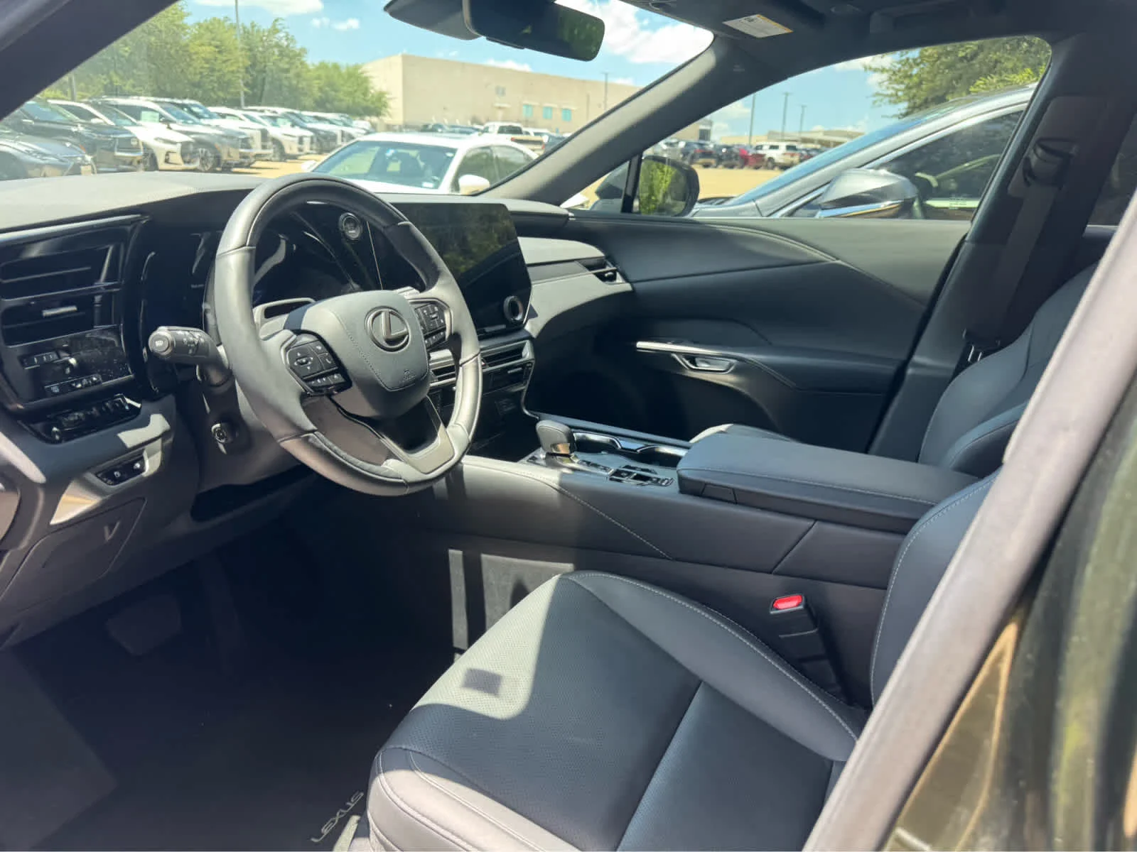 Used 2025 Nori Green Pearl Lexus Premium image 8