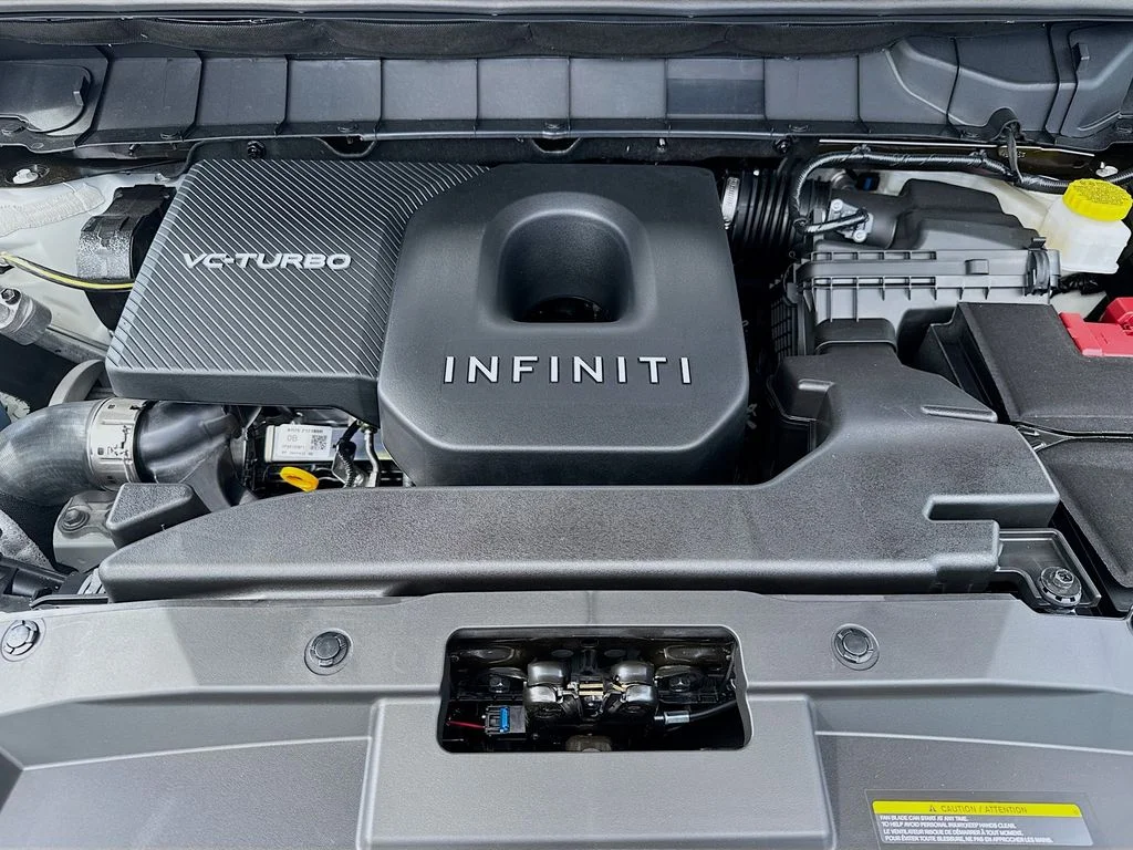 New 2027 RADIANT WHITE INFINITI Pure FWD image 32