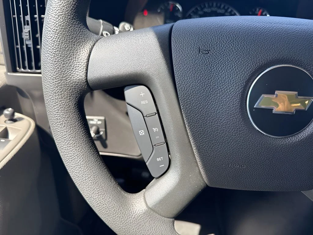 Used 2025 White Chevrolet LT image 14
