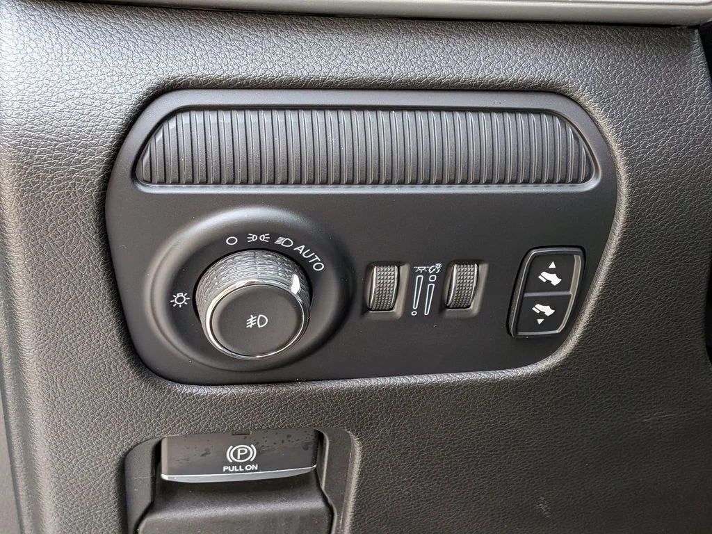 Used 2022 White Jeep Series III image 18