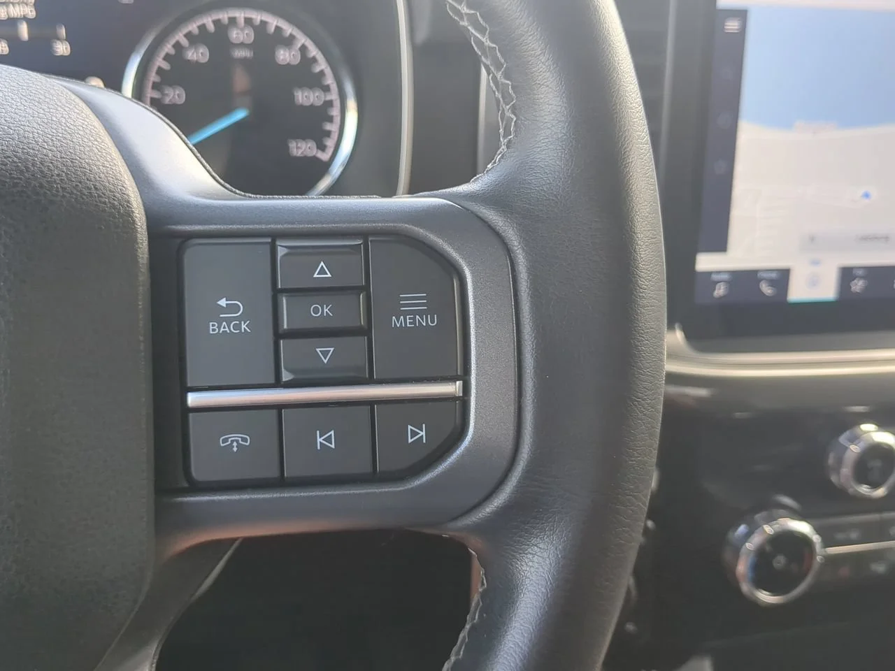 Used 2023 Avalanche Gray Ford XLT image 26