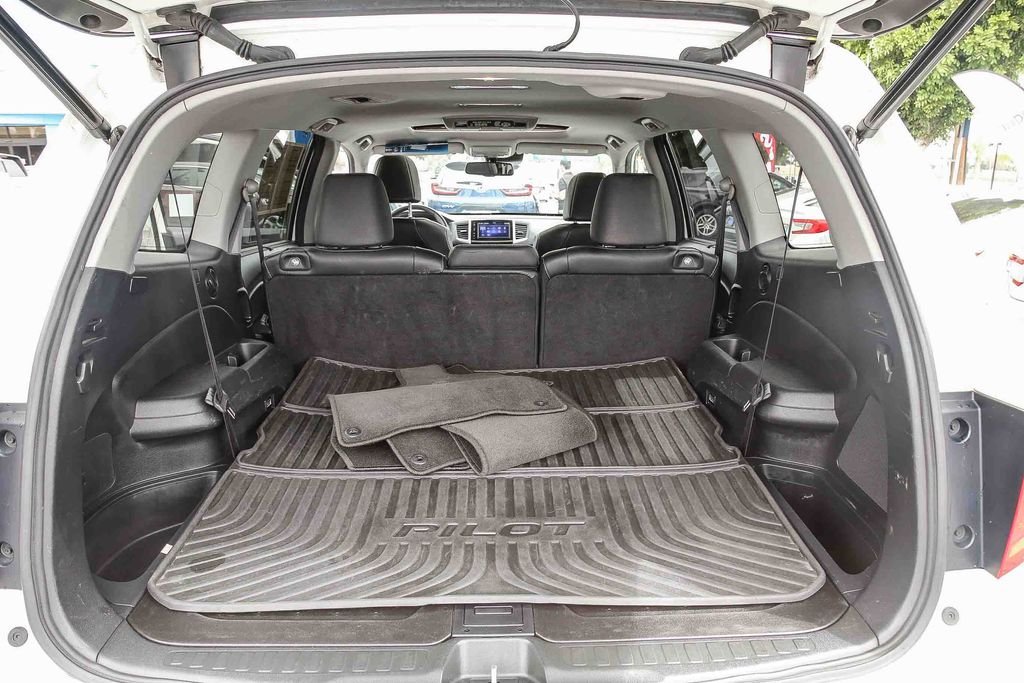 Used 2017 White Diamond Pearl Honda Touring image 27
