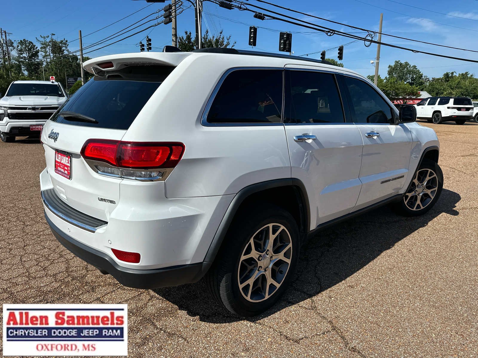 Used 2022 Bright White Clearcoat Jeep Limited image 3