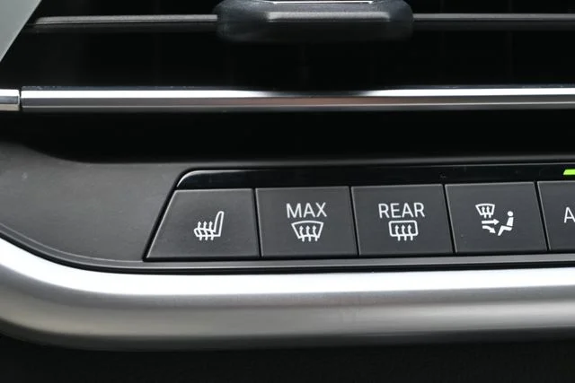 Used 2023 Black BMW sDrive40i image 19