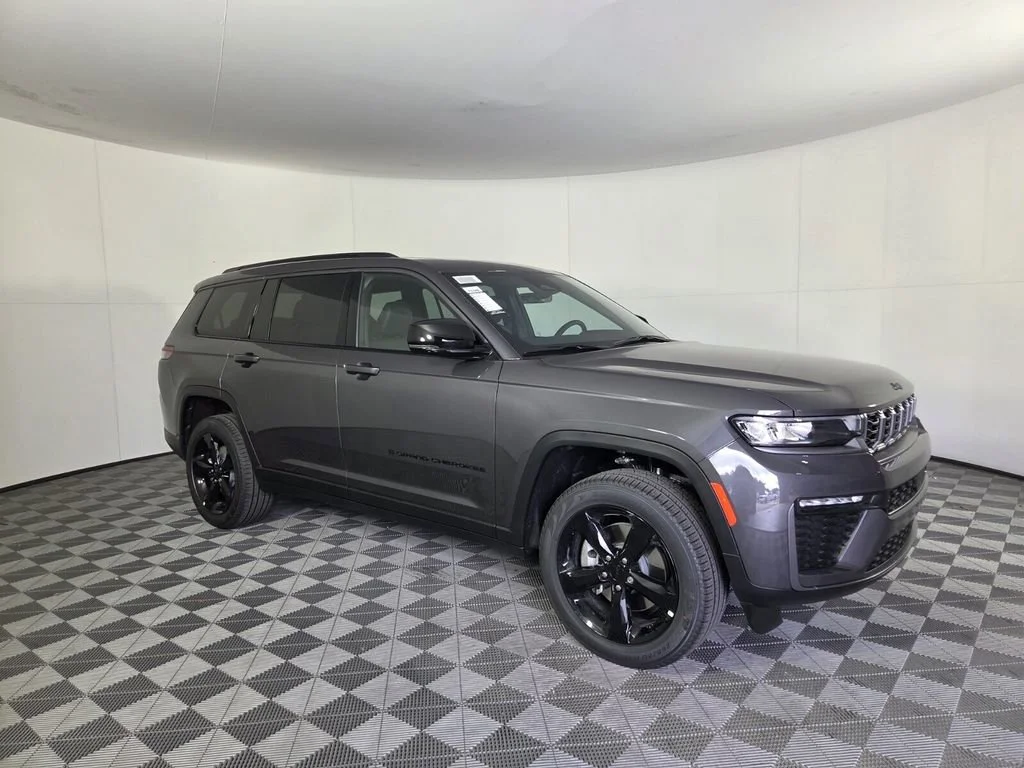 New 2026 Baltic Gray Metallic Clear-Coat Exterior Paint Jeep Limited image 2