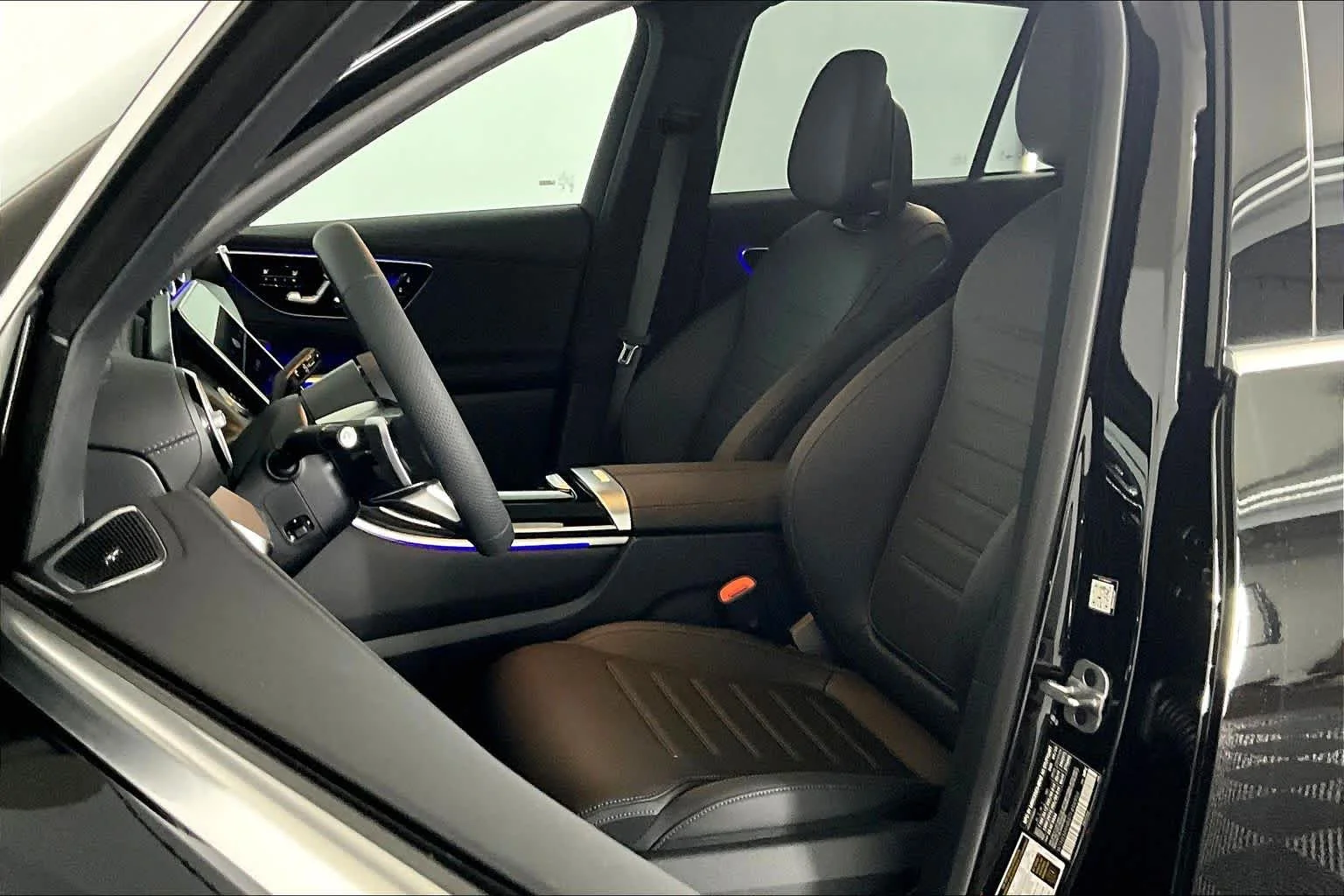 New 2026 040/Black Mercedes-Benz GLC 300 image 14