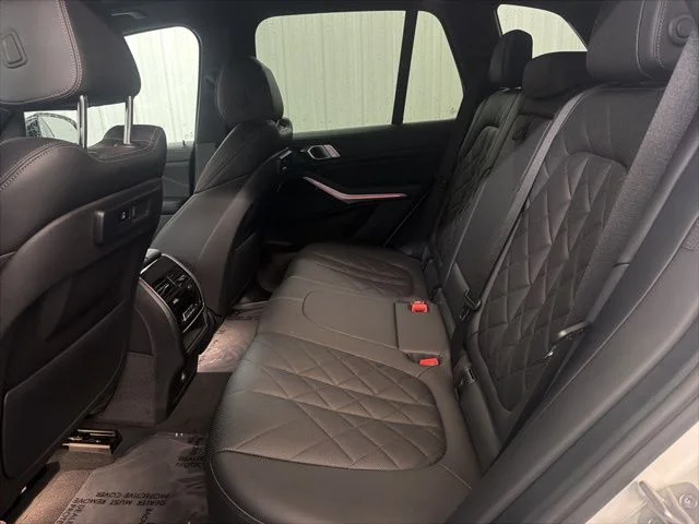 Used 2023 Mineral White Metallic BMW sDrive40i image 18