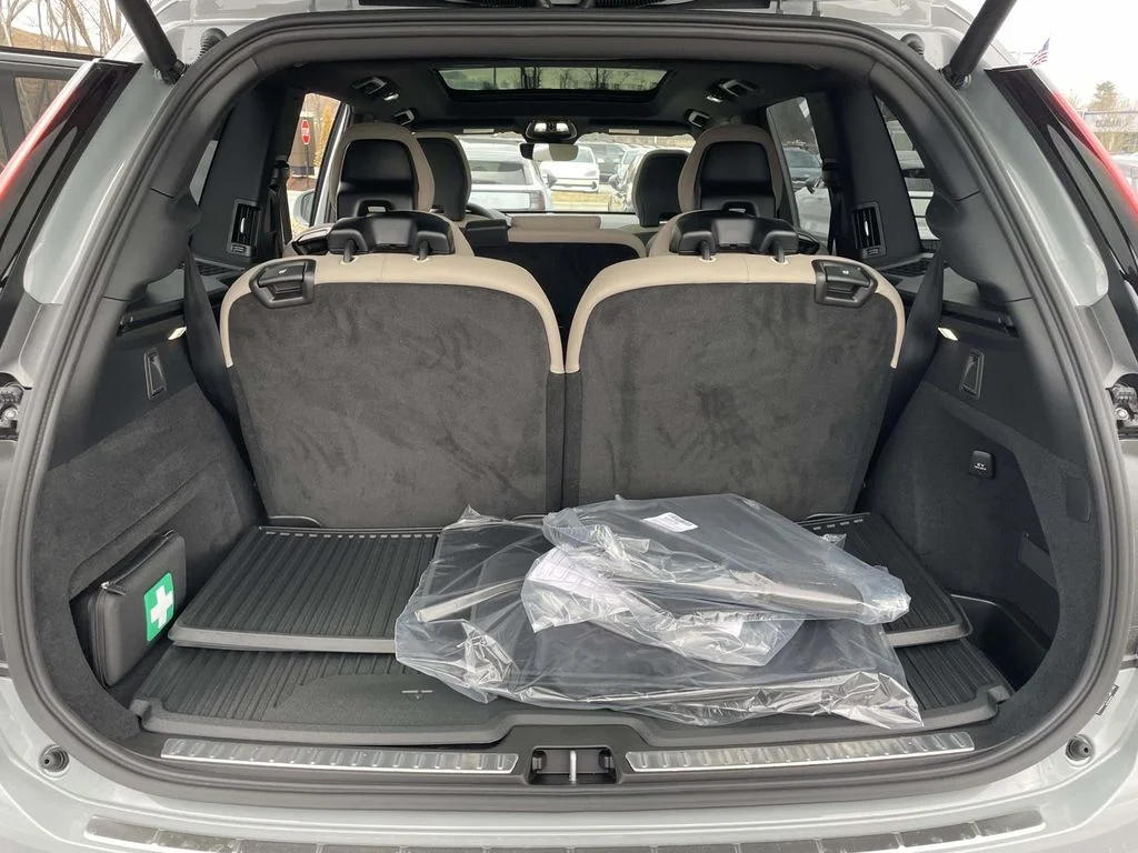 New 2026 Vapour Grey Volvo Plus image 31
