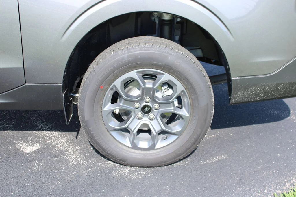 New 2026 Carbonized Gray Metallic Ford XLT image 7