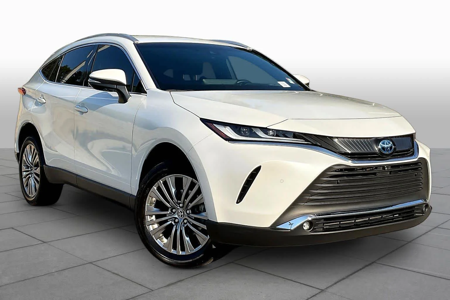 Used 2023 Wind Chill Pearl Toyota Limited image 3