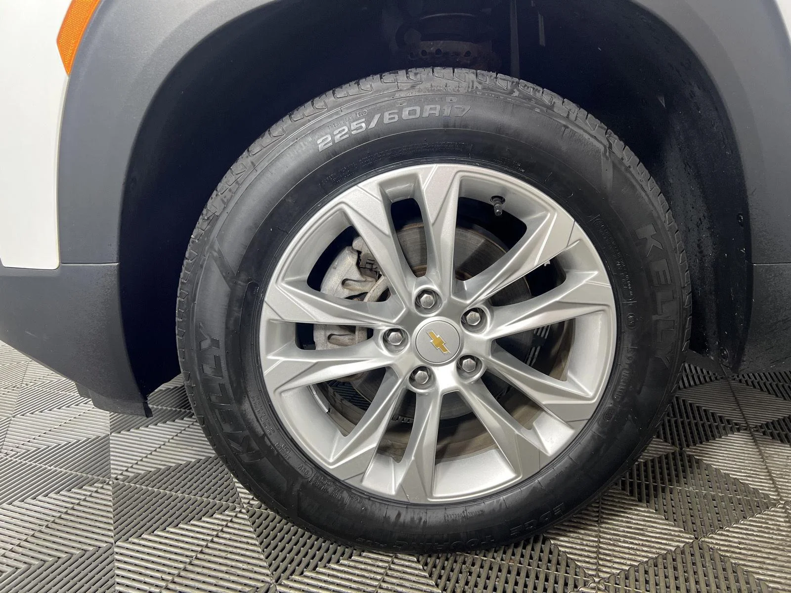 Used 2021 SUMMIT WHITE Chevrolet LS image 17