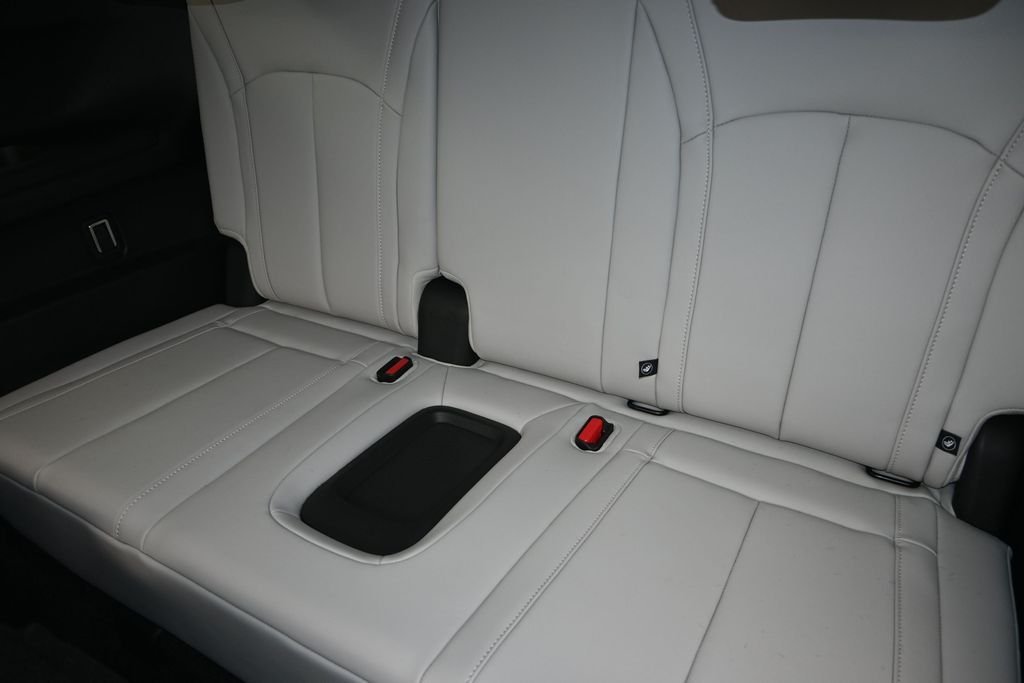 New 2027 RADIANT WHITE INFINITI Luxe FWD image 16