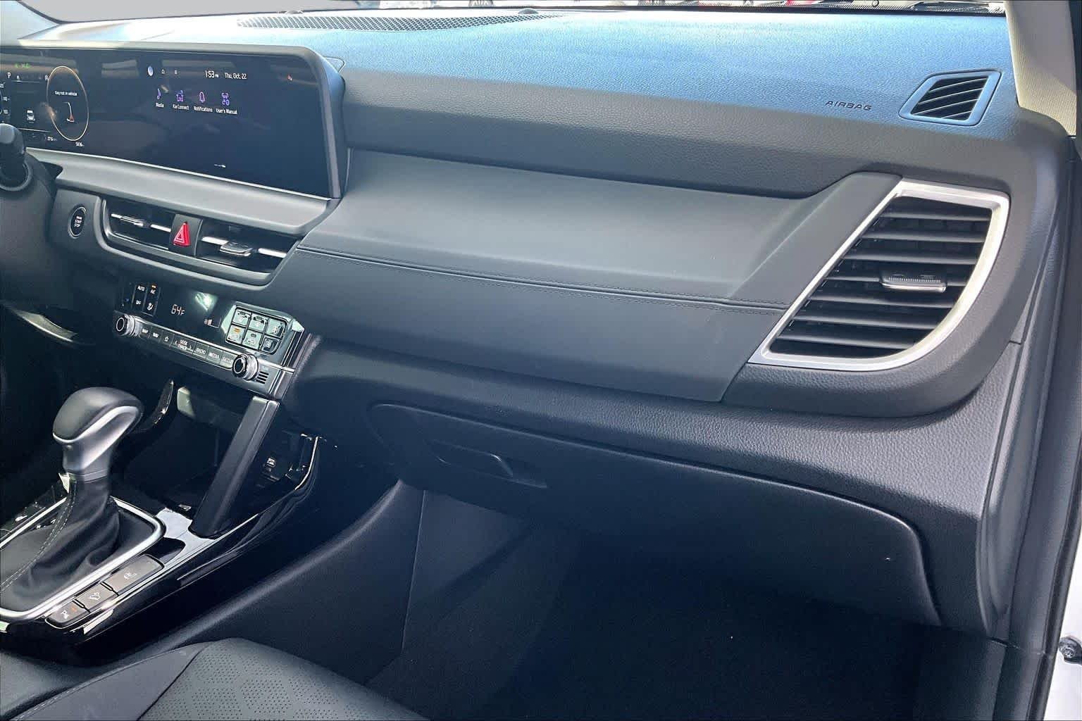 Used 2026 Snow White Pearl Kia EX image 19