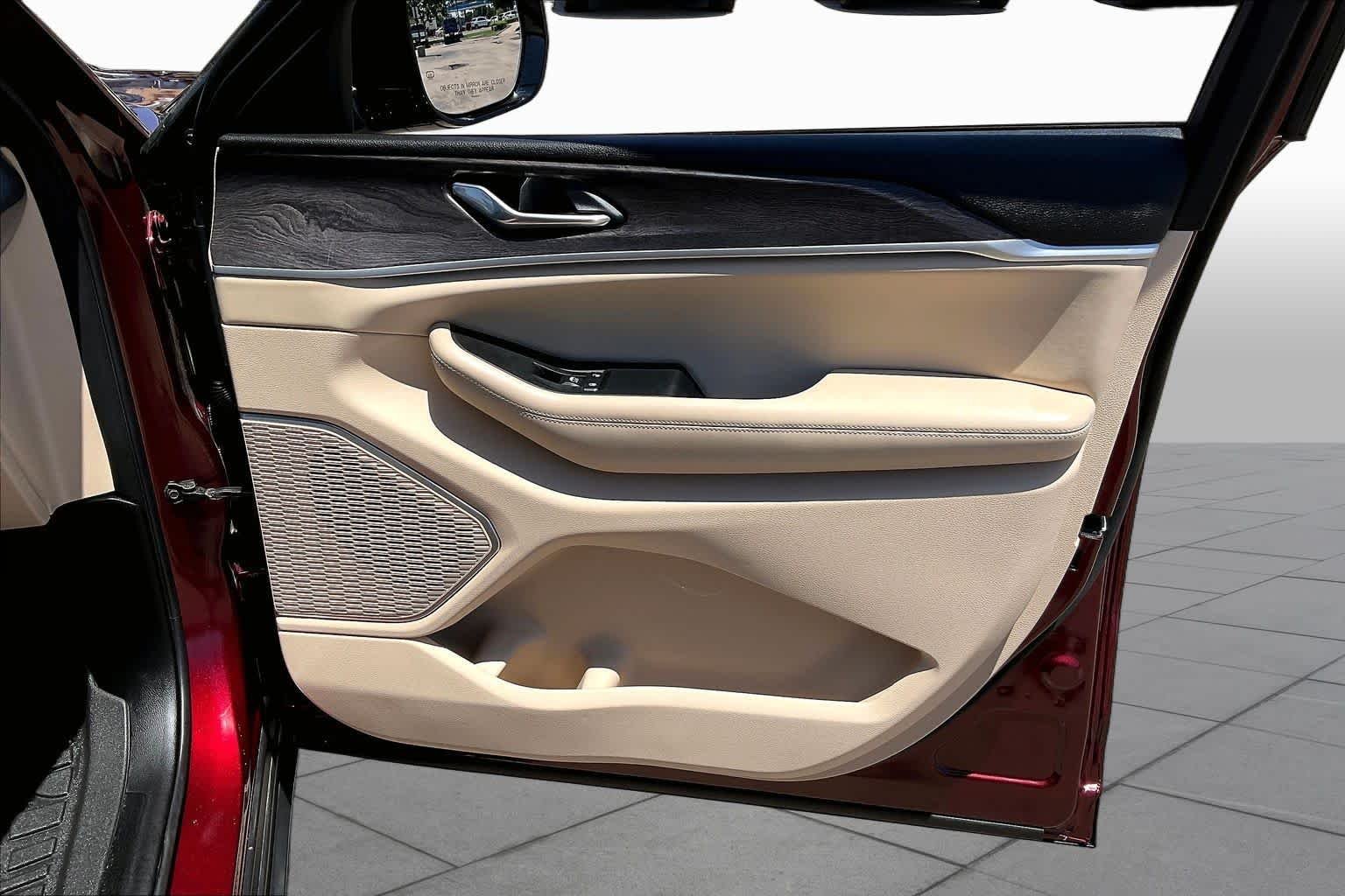 Used 2025 Velvet Red Pearlcoat Jeep Limited image 23