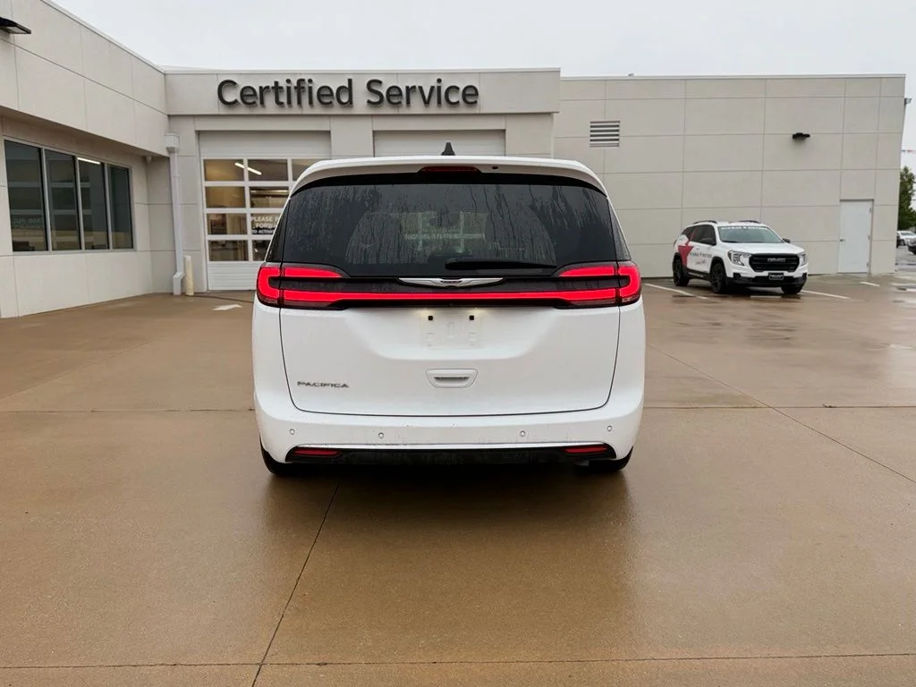 Used 2024 White Chrysler Touring L image 5