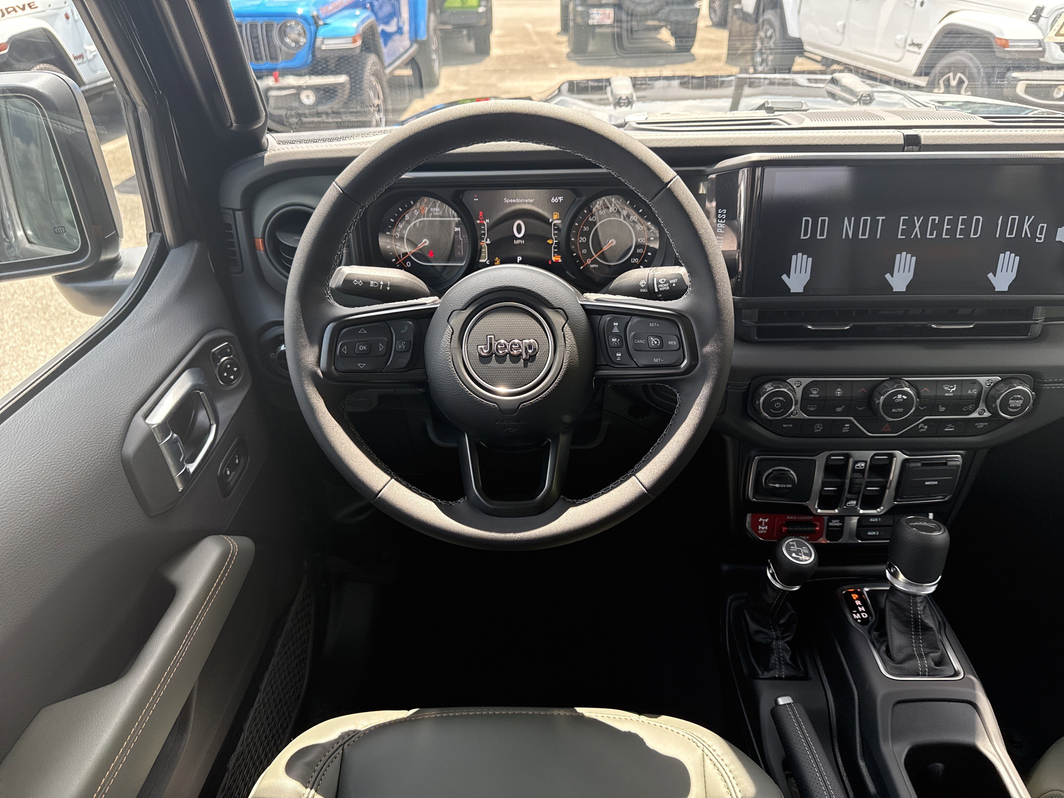 New 2026 Black Clear-Coat Exterior Paint Jeep Mojave X image 23