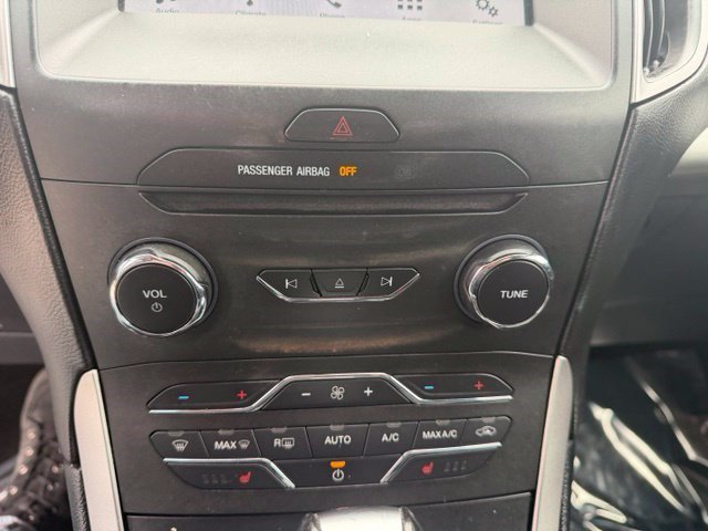 Used 2018 Oxford White Ford SEL image 19