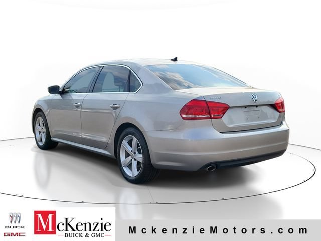 Used 2013 Silver Volkswagen SE image 4