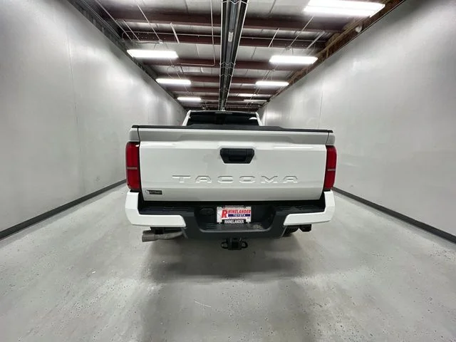 2026 Toyota Tacoma SR5 - Photo 7