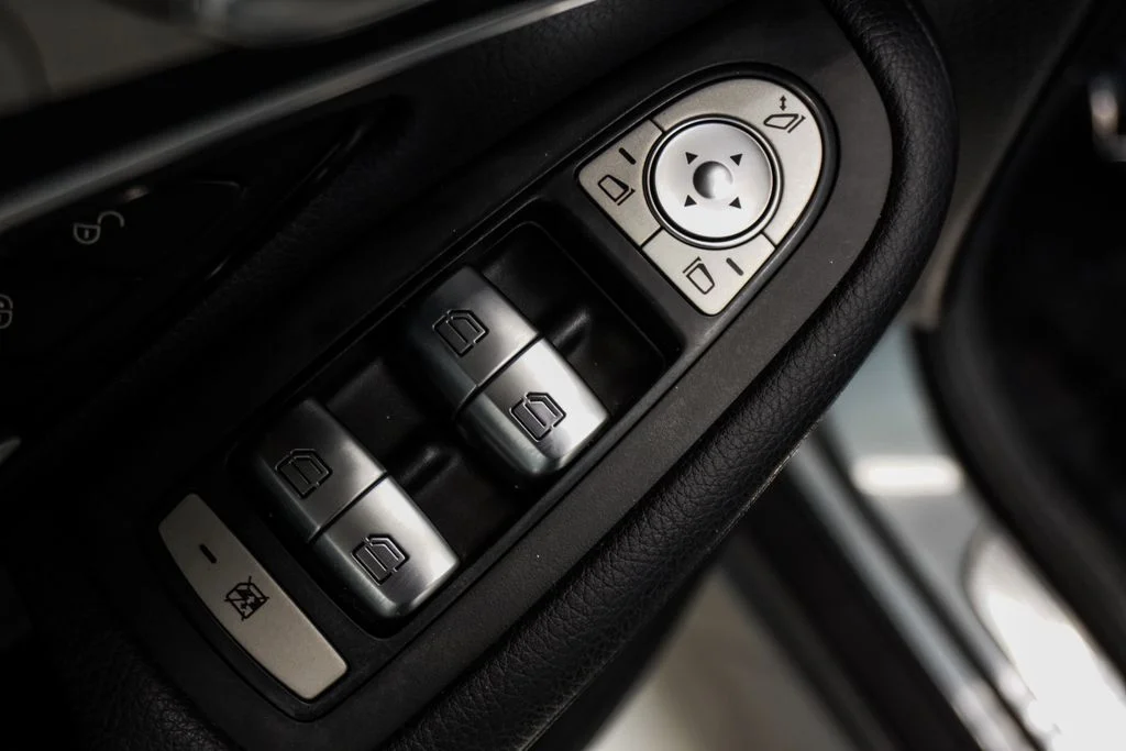 Used 2018 Gray Mercedes-Benz GLC 300 image 23