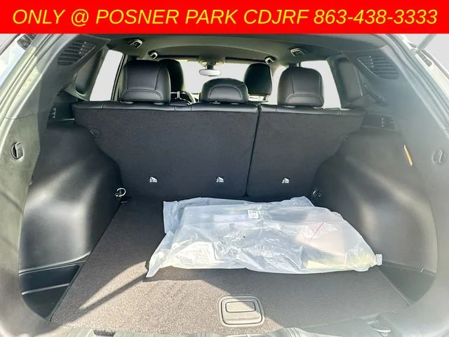 New 2026 Bright White Clear-Coat Exterior Paint Jeep Latitude image 26