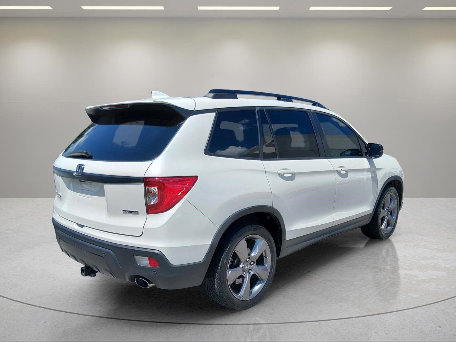 Used 2019 White Diamond Pearl Honda Touring image 5