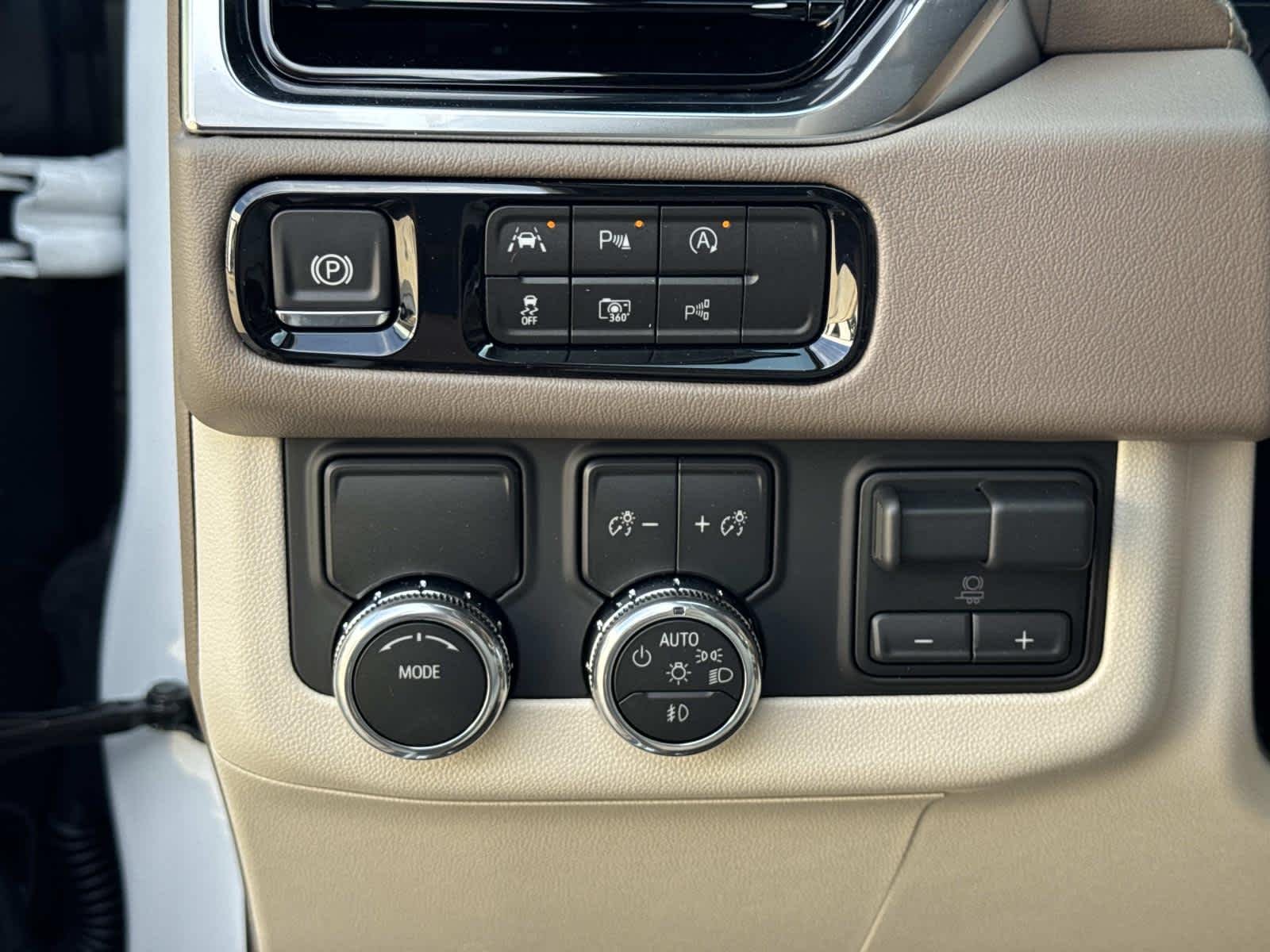 2026 GMC Yukon Denali - Photo 12