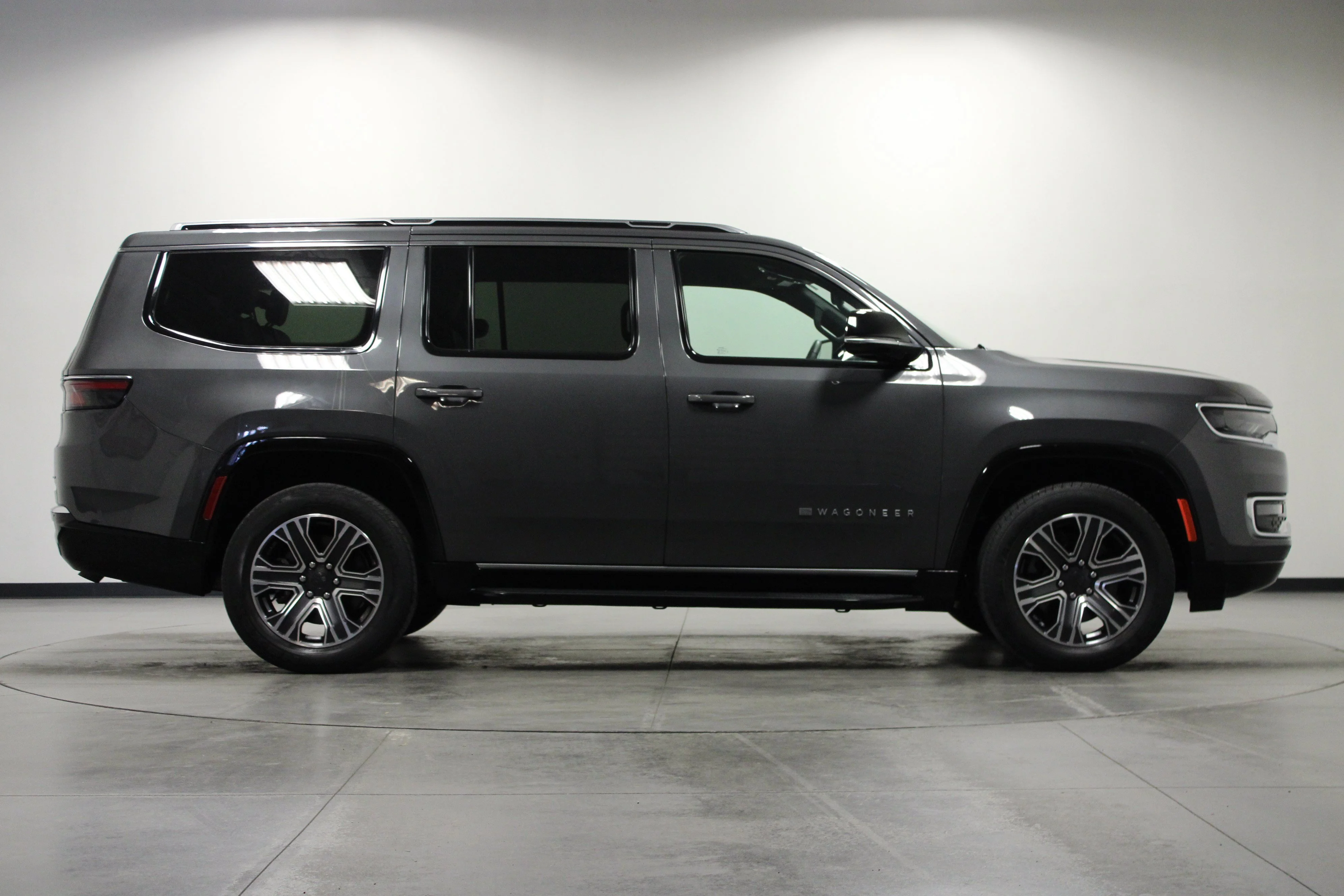 Used 2024 Baltic Gray Metallic Clearcoat Jeep Series II image 3