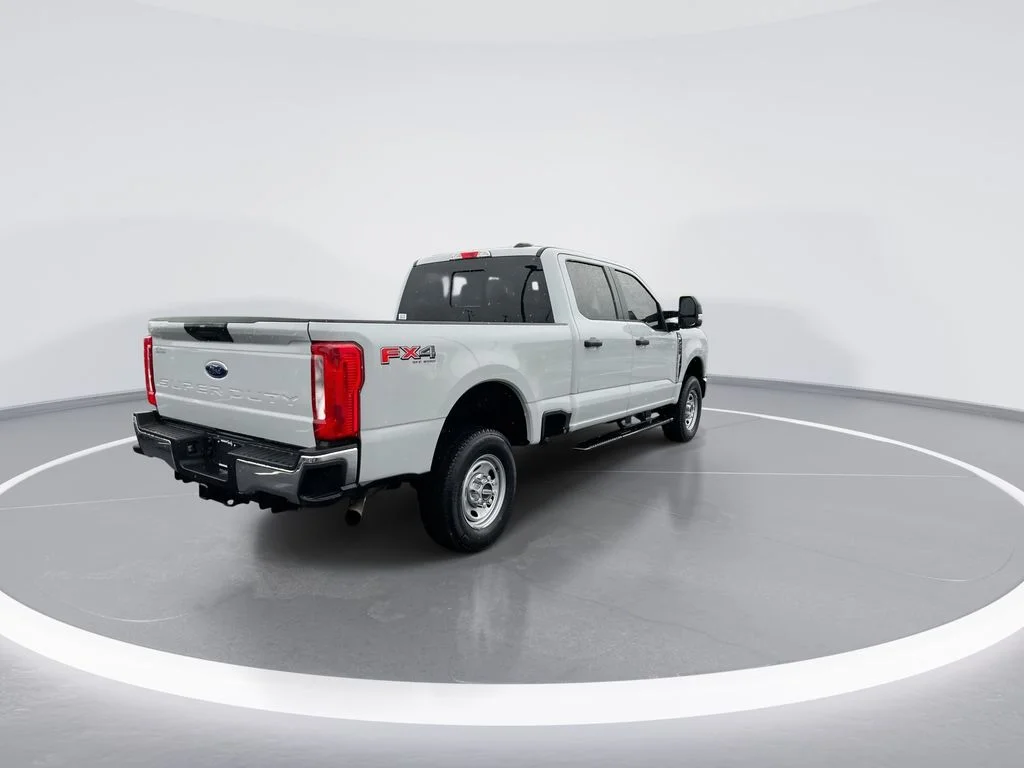 Used 2025 White Ford XL image 8
